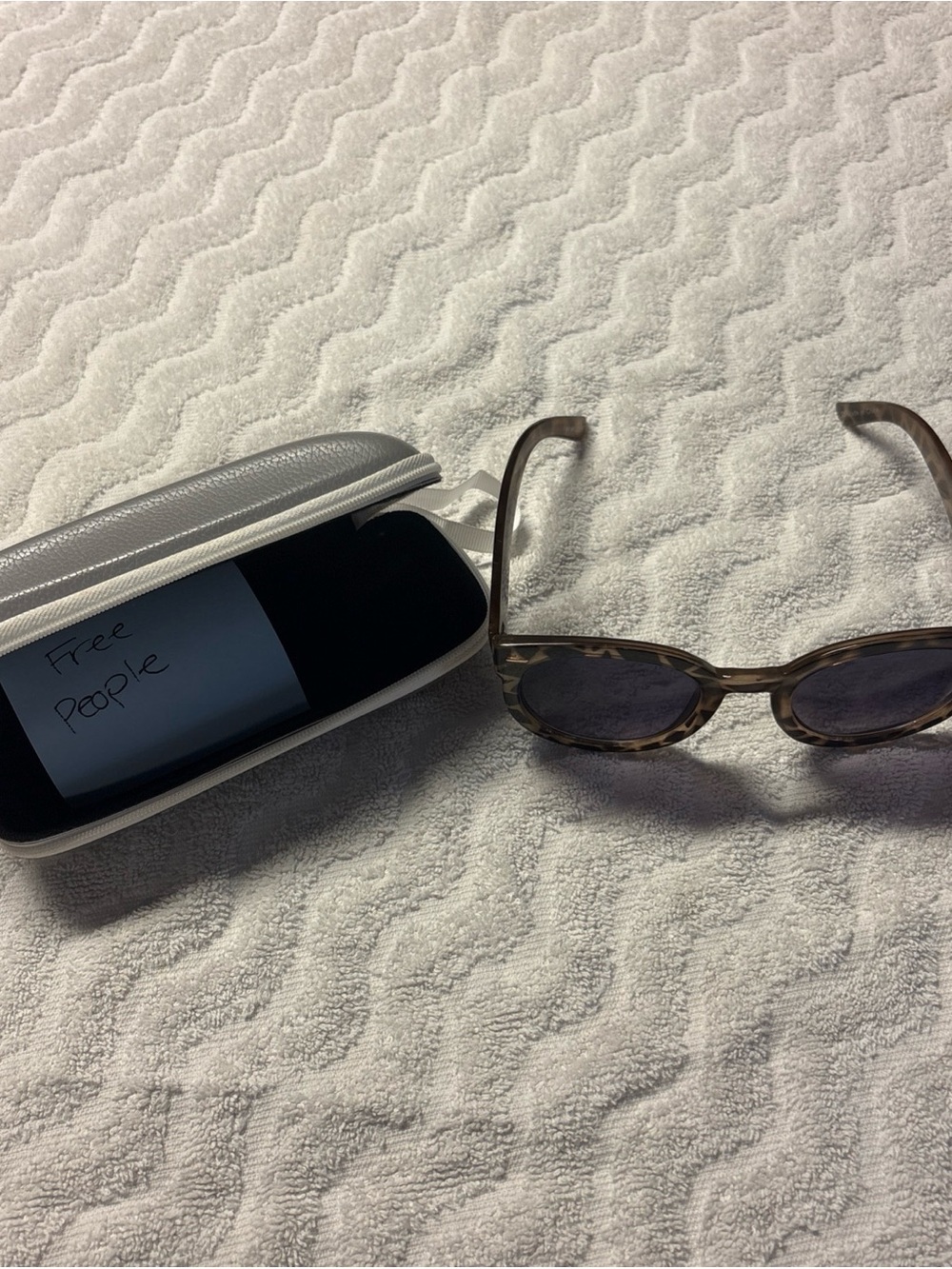 Free People Tortoiseshell Oval Sunglasses - Brown Frames